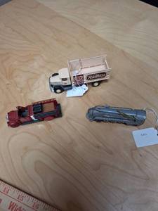 lot 74 image: 3 vintage toy cars