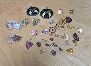 lot 98 image: Shriners and Masonic Pins lot