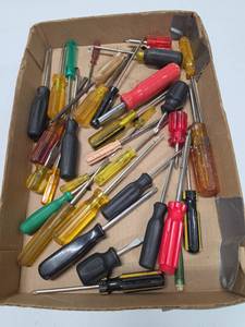 lot 675 image: Screwdriver Set Mixed Lot 30 Pieces Hand Tools