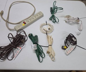 lot 683 image: Lot of 8 Power Strips and Extension Cords Assorted