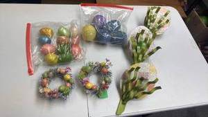 lot 207 image: Decorative Easter lot - small egg adorned wreaths, wax egg candles and a metal floral hanger