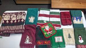 lot 218 image: Holiday Towels - Kitchen and Bath