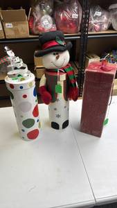 lot 237 image: Tall Gift Boxes, two of them have cute toppers (might be able to hold wine bottles)