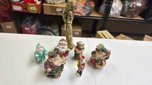lot 255 image: Santa Claus Figurine Collection