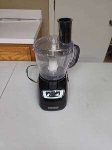 lot 802 image: BLACKDECKER Food Processor with Chopping Blade and Feed Tube