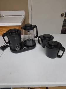lot 804 image: Dual Brew Coffee Maker System with 4 total carafes