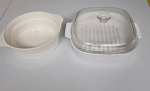 lot 810 image: Two casserole dishes, one with lid and griddle bars on bottom