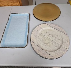lot 813 image: Rectangular melamine tray and charger plates