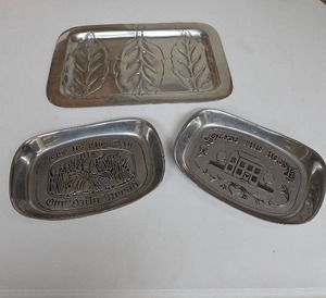 lot 814 image: 3-Piece Metal Tray Set