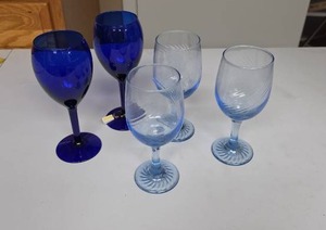 lot 819 image: Blue Glass Stemware - two cobalt and 3 light blue