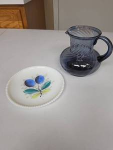 lot 836 image: Purple swirl pattern glass pitcher and procelain plate with beaded edging and floral motif