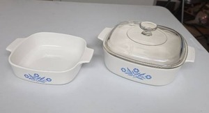 lot 846 image: Corning ware Blue Cornflower casserole dishes, one with lid
