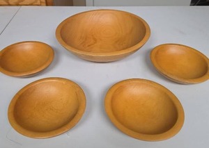 lot 850 image: Munising 5-Piece Wooden Bowl Set.