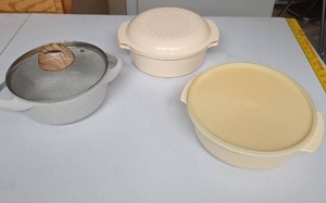 lot 853 image: Tupperware Microwave Cookware and a Masterclass pan with lid