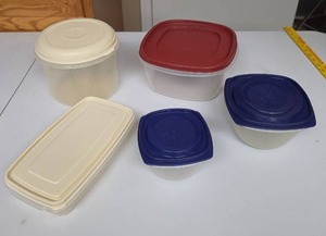lot 856 image: Food Storage Container Lot 5-Piece Set with Lids