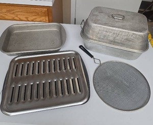 lot 858 image: Metal Cookware Set with Roaster, Broiler Pan, Cake Pan and splatter guard