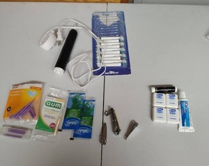 lot 879 image: Personal Care Lot - Electric toothbrush and heads, dental floss, finger nail clippers