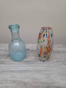 lot 334 image: Glass Decanter and Vase Lot