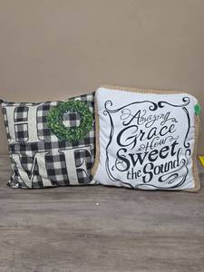 lot 372 image: 2 Decorative Throw Pillows with Wreath and Script Text