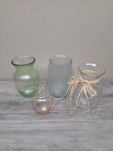 lot 382 image: Glass Vases and Vessels