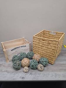 lot 391 image: Country Style Wood Crate, Woven Basket Set and a set of Decorative Woven Balls.