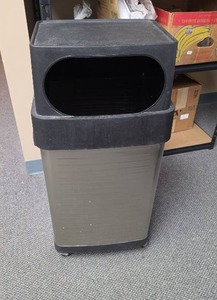 lot 316 image: Trash Receptacle with lid - could use regular 13gal kitchen bags if you dont want the bags to show, works best to hold more with 32 gal bags folded over the sides.