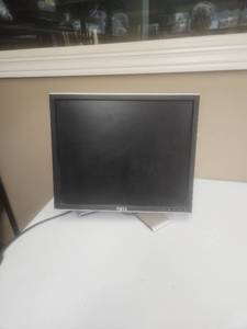 lot 538 image: Dell 19 inch LCD Monitor with Stand and Power Cable