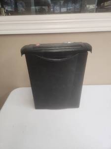 lot 548 image: WM-5S Paper Shredder 115VAC 1Amp 60Hz