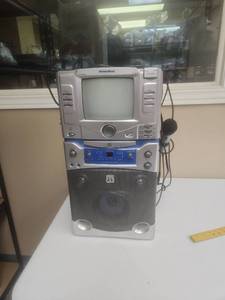 lot 549 image: KaraokeVision STVG-710 CDGraphics Karaoke System with Microphone (powers on, no CDG to test graphics display with)