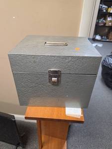 lot 562 image: Metal File Storage Box with Handle and Latch (no key)