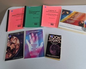 lot 573 image: Astrology Psychology Books Lot 7 Items