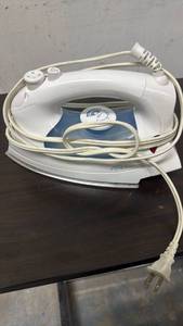 lot 626 image: Perfection Steam & Dry Iron Model 144491