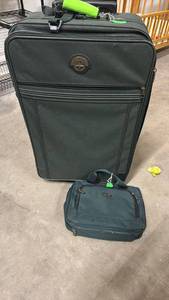 lot 631 image: Travel luggage set 2-piece spinner suitcase and small personal items bag