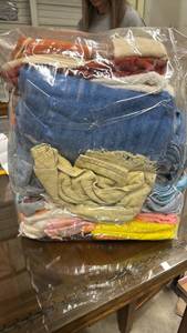 lot 645 image: Large bag of household rags