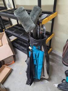 lot 693 image: Northwestern Turf Glider Golf Club Set with Bag and Accessories