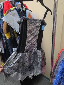 lot 901 image: Girls Halloween Costume Dress - Large 1012