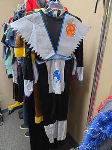 lot 902 image: Shadow Ninjas Kids Costume with Armor Wings and Accessories L 10-12