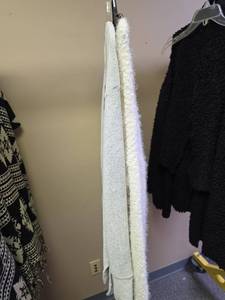lot 907 image: Two Womens Sweaters size XXL