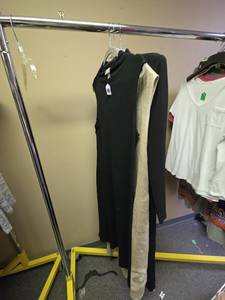 lot 915 image: Womens Size Medium Dresses