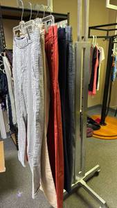 lot 918 image: Womens Pants included Loft and Banana Republic - size 6