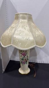 lot 1029 image: Ceramic lamp 23 inches tall
