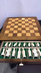 lot 1033 image: Wood chess board with drawer 3.5x19x19