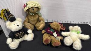 lot 1042 image: Boyds bears and moose