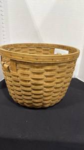 lot 1049 image: Longaberger large corn or apple basket 12x18.5 great condition