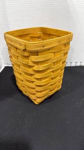 lot 1052 image: Longaberger utensil basket