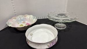 lot 1073 image: Footed cake dish and two bowls