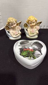 lot 1075 image: Tilso Perfume lights no cords and heart music trinket dish