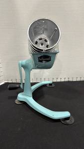 lot 1083 image: Hollywood vintage hand crank food grinder