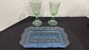 lot 1090 image: Green Tiara Indiana Glass Last Supper 7 Goblets and Tierra ice blue pressed glass tray of the Last Supper