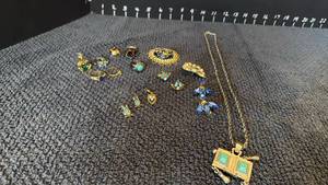 lot 1205 image: Womens jewelry including rings